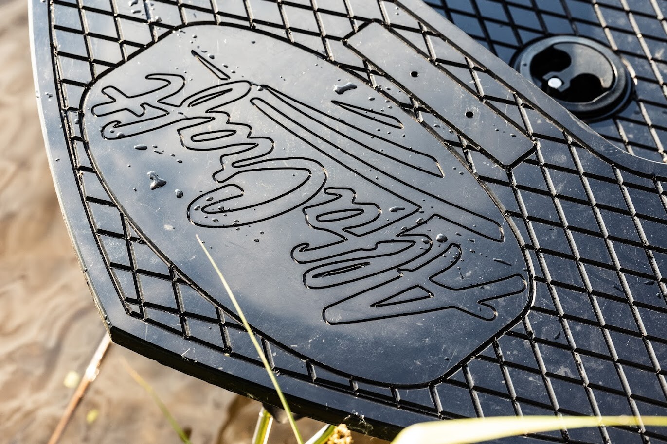 Indywidualny napis frezowany w pokładzie